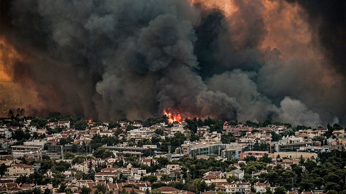 Μεγάλη φωτιά: Εκκενώνεται το Ολυμπιακό Χωριό - Φλόγες στο Τατόι