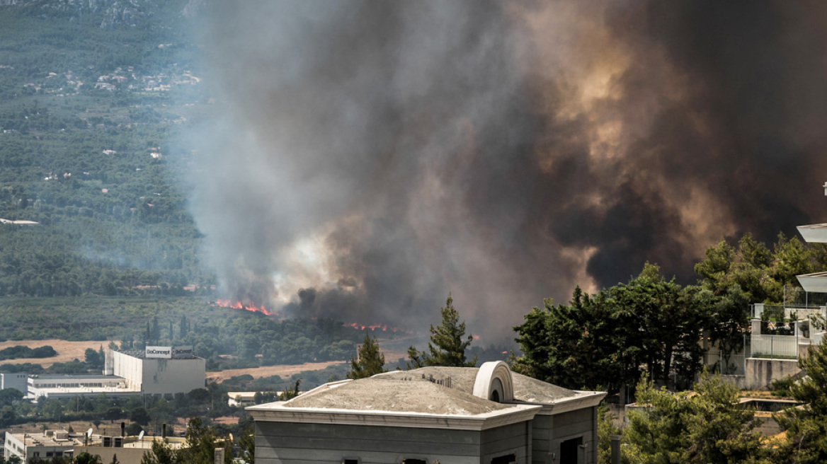 Φωτιά στη Βαρυμπόμπη: Έκκληση από το Εθνικό Αστεροσκοπείο - «Μείνετε σπίτι με κλειστά παράθυρα»