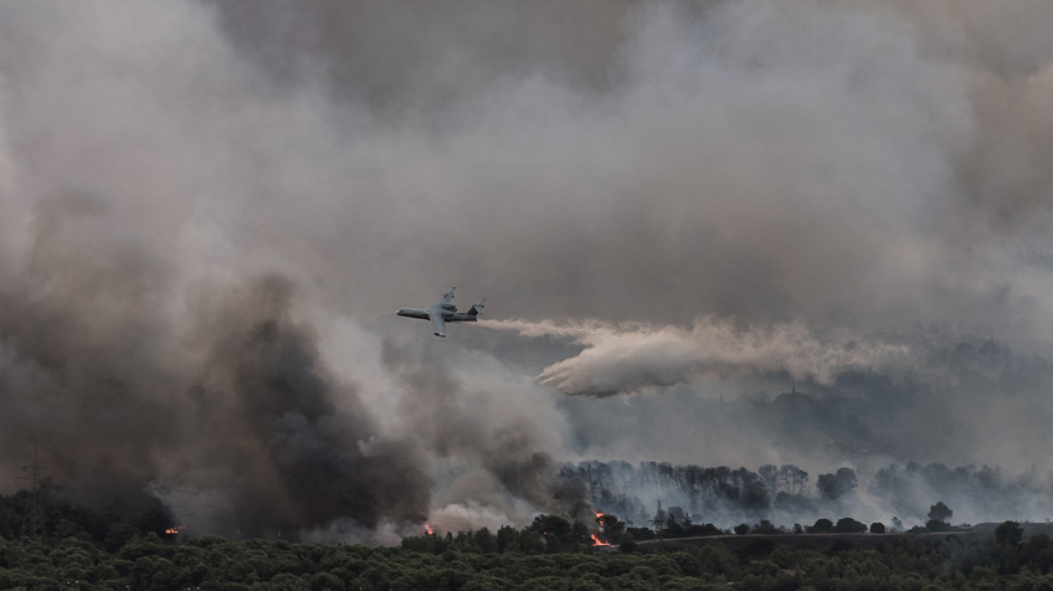 Φωτιά στη Βαρυμπόμπη - Πώς θα προστατευτούμε από τον καπνό και τα αιωρούμενα σωματίδια - Εθνικό Αστεροσκοπείο: Μείνετε σπίτι με κλειστά παράθυρα