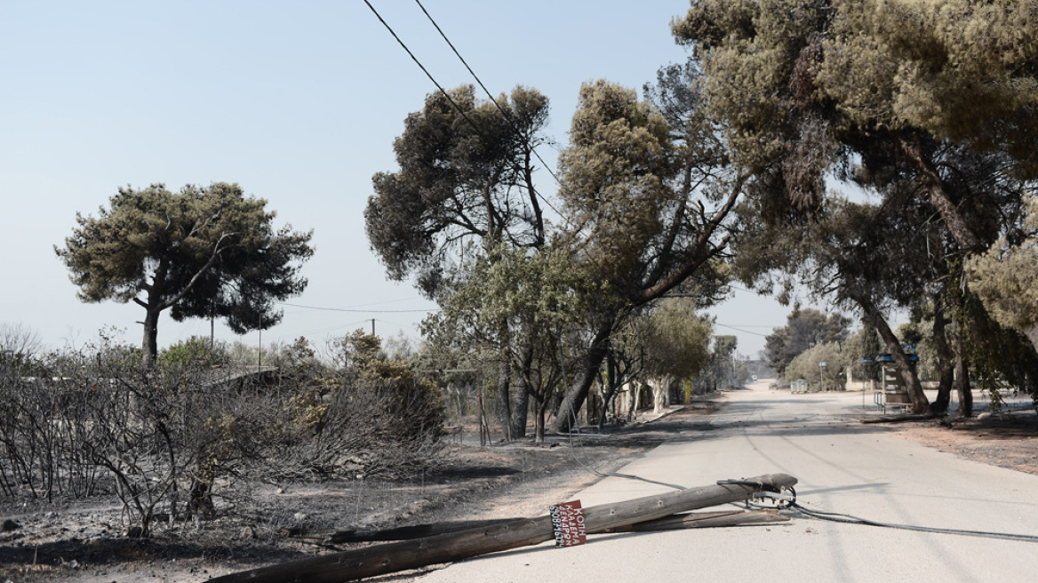 Φωτιά στη Βαρυμπόμπη: Ποιες περιοχές έχουν μείνει χωρίς ρεύμα