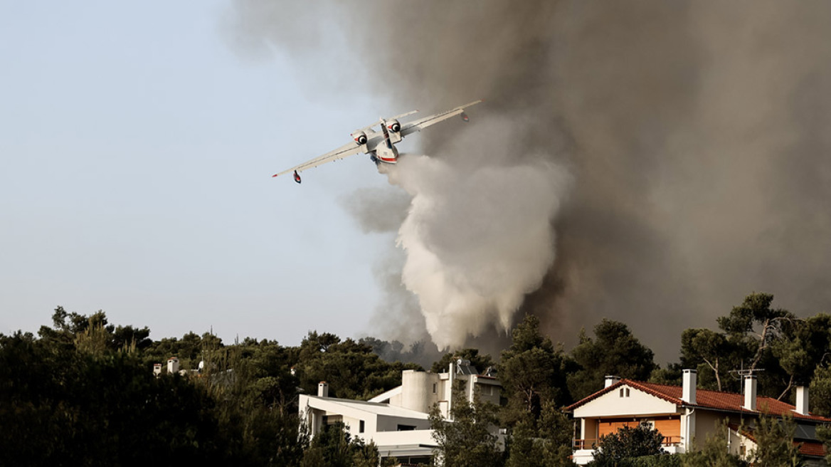 Φωτιά στη Βαρυμπόμπη: Στο κινητό συντονιστικό κέντρο ο Μητσοτάκης - Τα πρώτα βήματα για την ανακούφιση των πυρόπληκτων