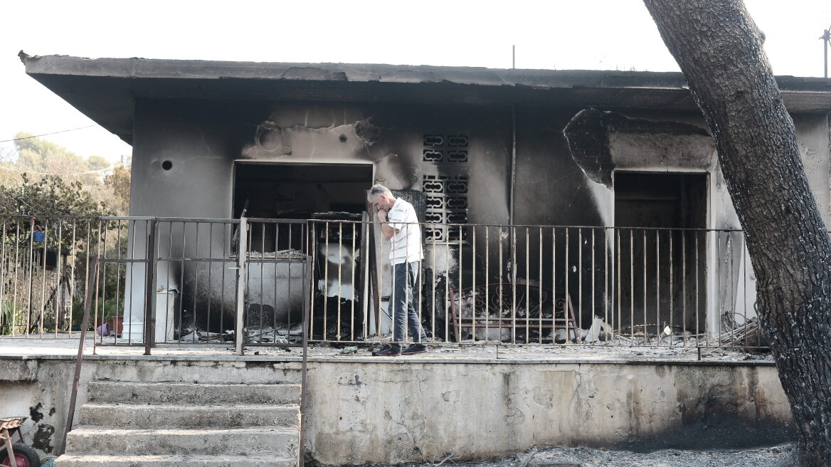 Πυρκαγιές: Μάχη στα πύρινα μέτωπα και πολιτική αντιπαράθεση - Έρχονται οικονομικά μέτρα για τους πυρόπληκτους