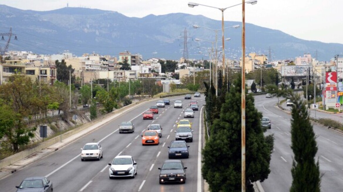 Φωτιά στη Βαρυμπόμπη: Κλειστή η Εθνική οδός από τα Οινόφυτα έως και τη γέφυρα Καλυφτάκη