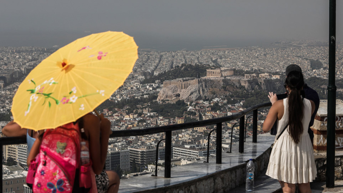 Καιρός: Εκρηκτικό κοκτέιλ καπνού και καύσωνα για τις επόμενες ημέρες - Τι πρέπει να προσέξετε