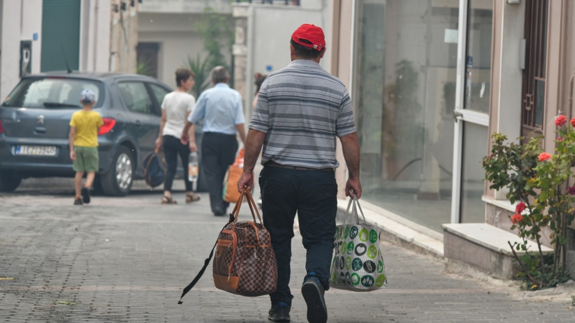 Φωτιές: Πάνω από 800 δωμάτια ξενοδοχείων έχουν δεσμευθεί για τις πληγείσες περιοχές