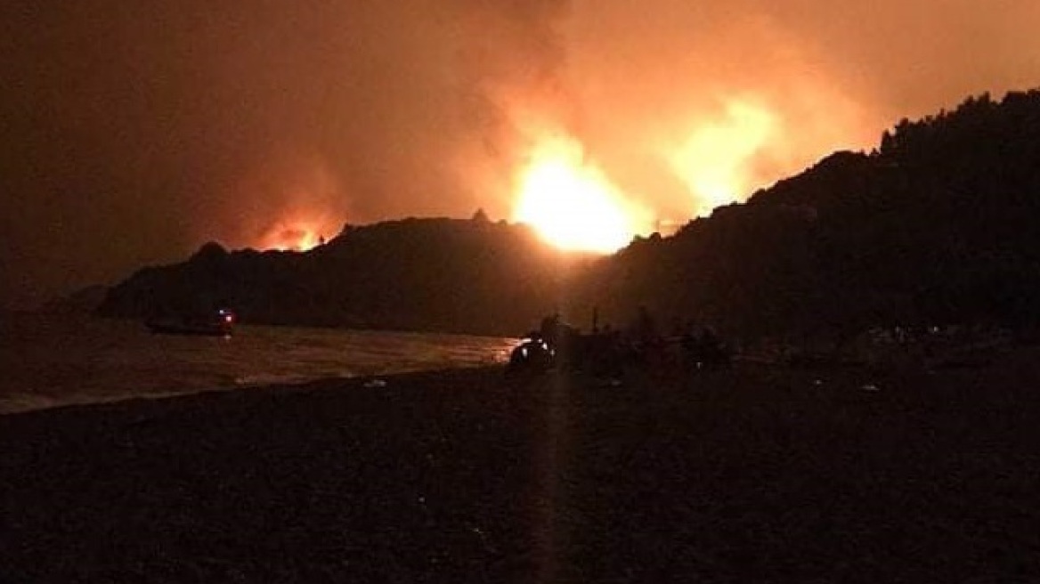 Φωτιά στην Εύβοια: Συγκλονίζει η μαρτυρία γυναίκας που έχασε το σπίτι της στο Αχλάδι