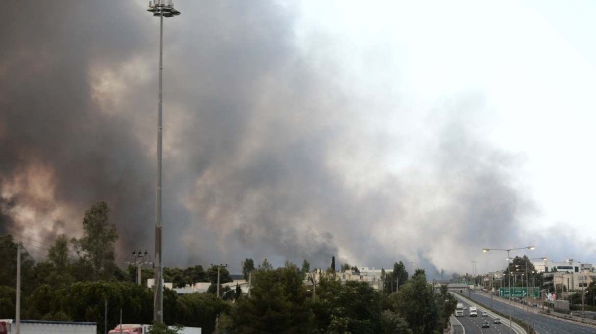 Φωτιά στην Αττική: Σε ποια σημεία παραμένει κλειστή η Εθνική Οδός Αθηνών - Λαμίας