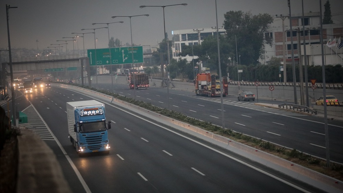 Φωτιά στην Αττική: Άνοιξε η Εθνική Οδός Αθηνών – Λαμίας 