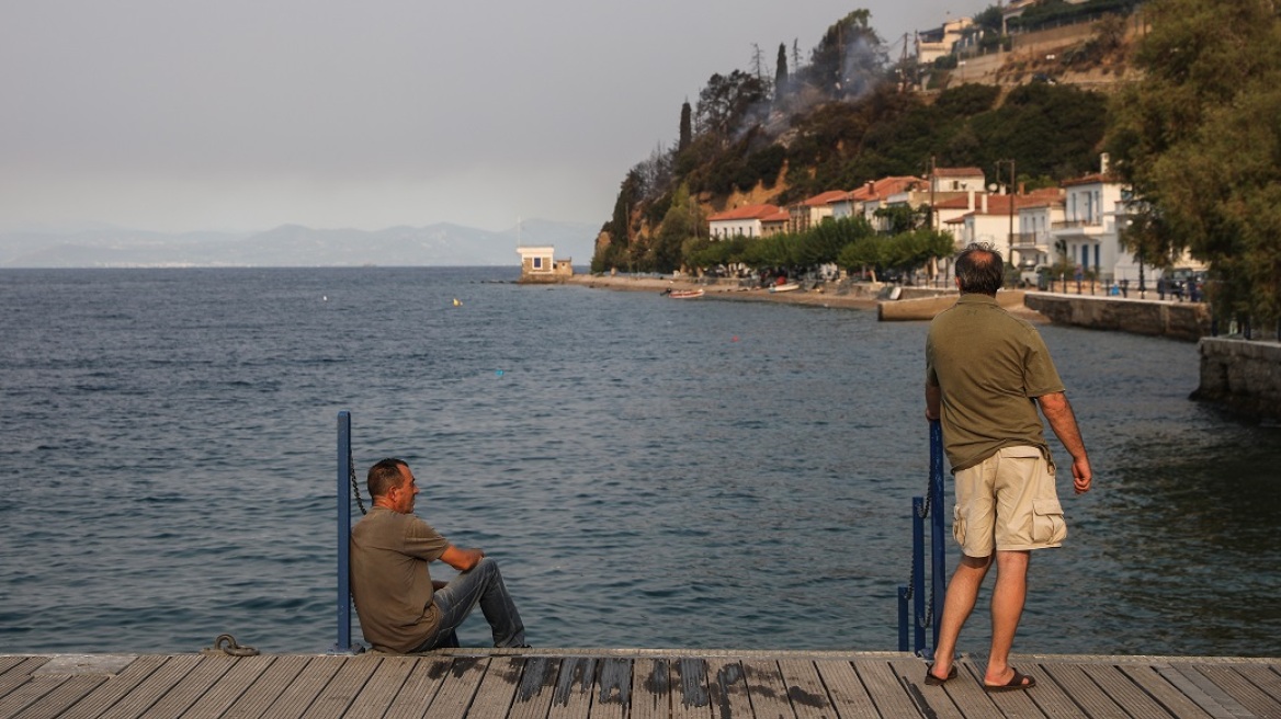 Φωτιά στην Εύβοια: Πάνω από 300 οικογένειες έχουν μείνει χωρίς σπίτι