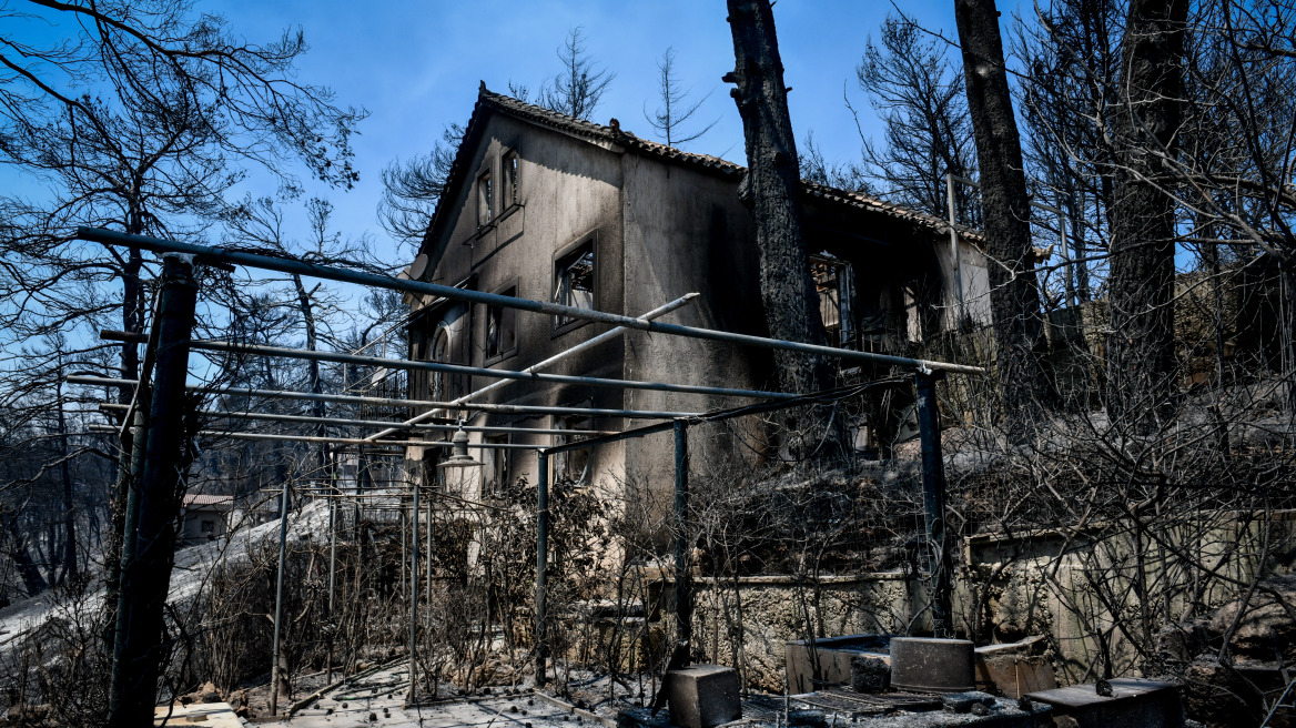 Φωτιές στην Αττική: Έλεγχοι σε 246 κτίρια - 48 κρίθηκαν επικίνδυνα