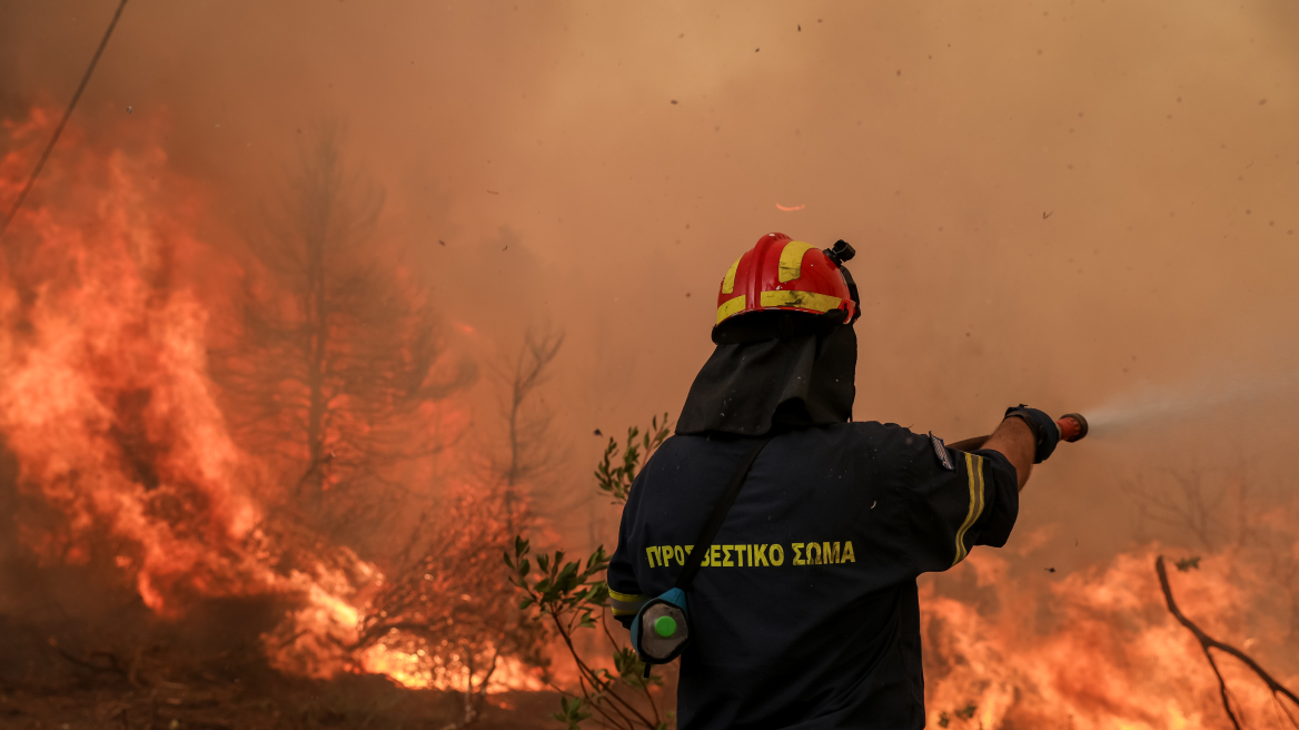 Φωτιά στην Ηλεία: Αντιμέτωπες με αναζωπυρώσεις οι πυροσβεστικές δυνάμεις