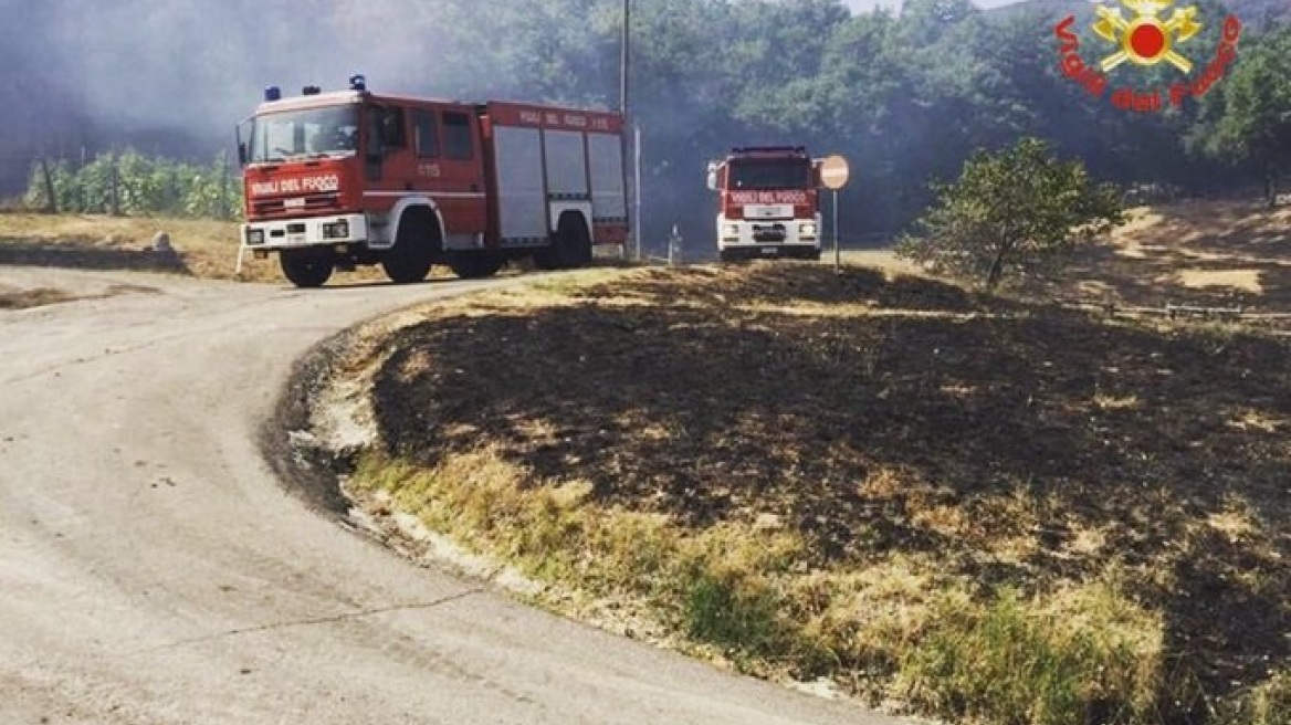 Νότια Ιταλία: Ανεξέλεγκτα τα πύρινα μέτωπα σε Σικελία, Καλαβρία, Σαρδηνία - Πέντε οι νεκροί 