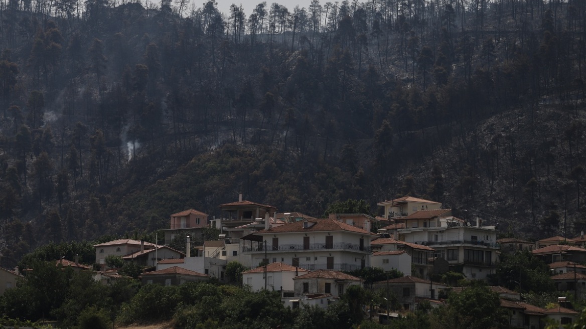 Φωτιά στην Εύβοια: Μάχη με τις αναζωπυρώσες στα βόρεια