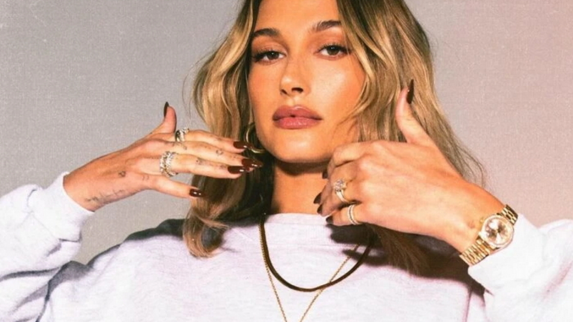 Η Hailey Bieber σας δείχνει πώς να κάνετε τους τέλειους κυματισμούς με μια πρέσα