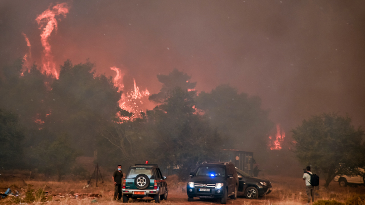 Φωτιά στα Βίλια: Καίει για τέταρτη μέρα - Κατευθύνεται προς τα νότια το πύρινο μέτωπο