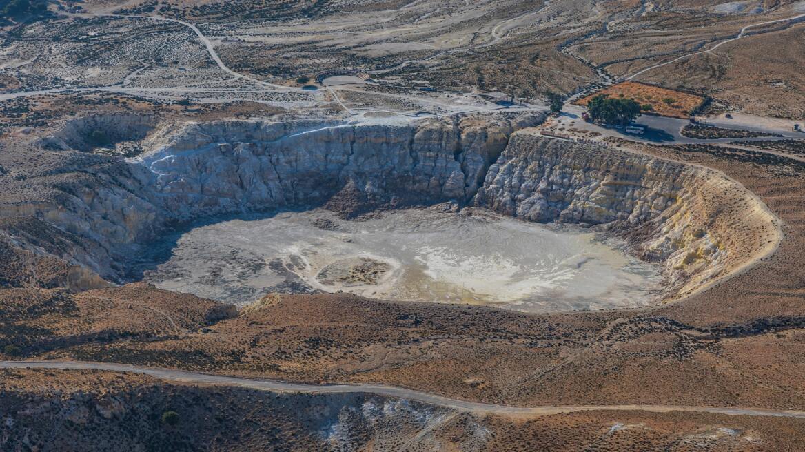 Η απόκοσμη ομορφιά της Νισύρου - Ένα ενεργό ηφαίστειο με κρατήρες και σεληνιακά τοπία