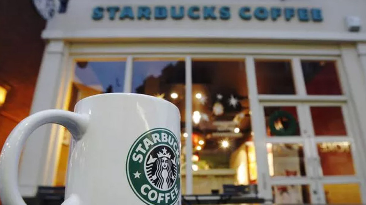 ΗΠΑ: Η Starbucks αποζημιώνει με 25, 6 εκατ. δολάρια υπάλληλο που απολύθηκε λόγω φυλετικών διακρίσεων