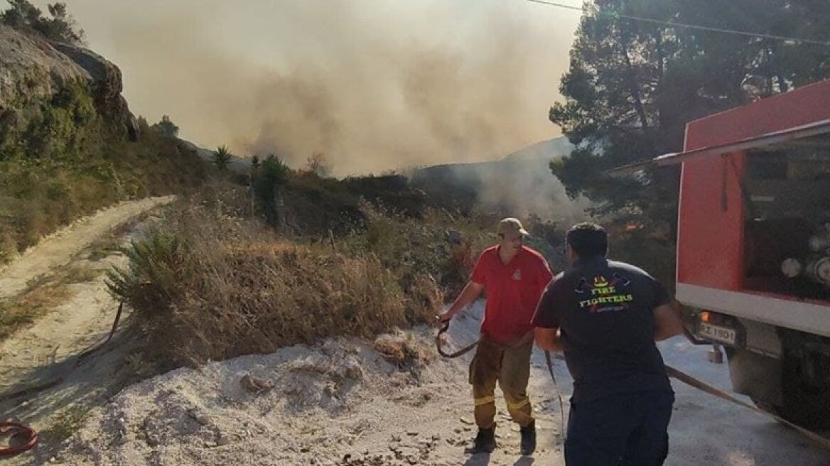 Ζάκυνθος: Φωτιά κοντά στην κοινότητα Αργάσι