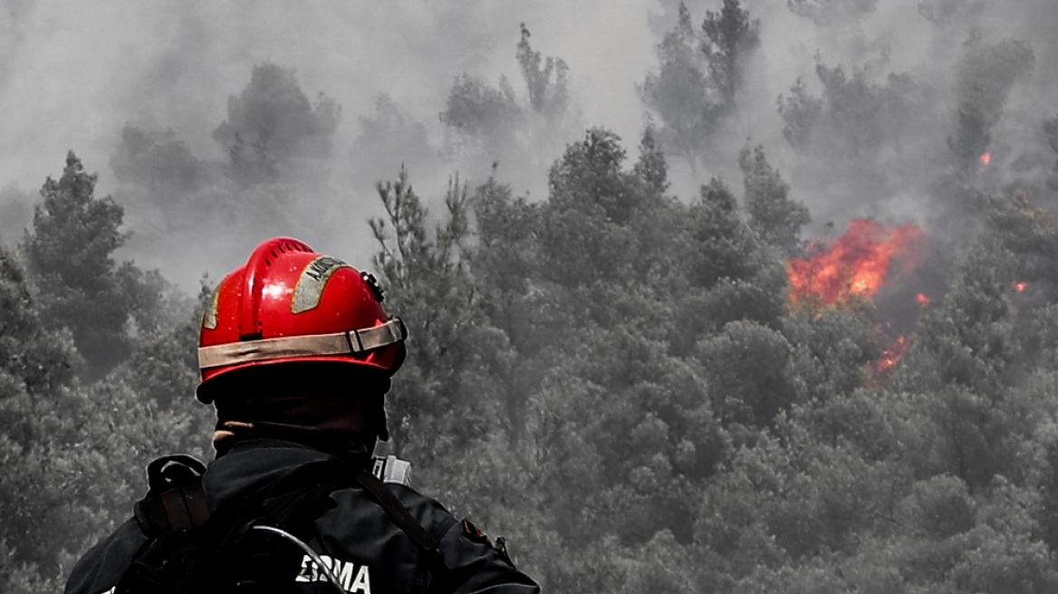 Πολύ υψηλός κίνδυνος πυρκαγιάς αύριο Τρίτη σε Αττική, Εύβοια, Βοιωτία, Κορινθία και Αργολίδα