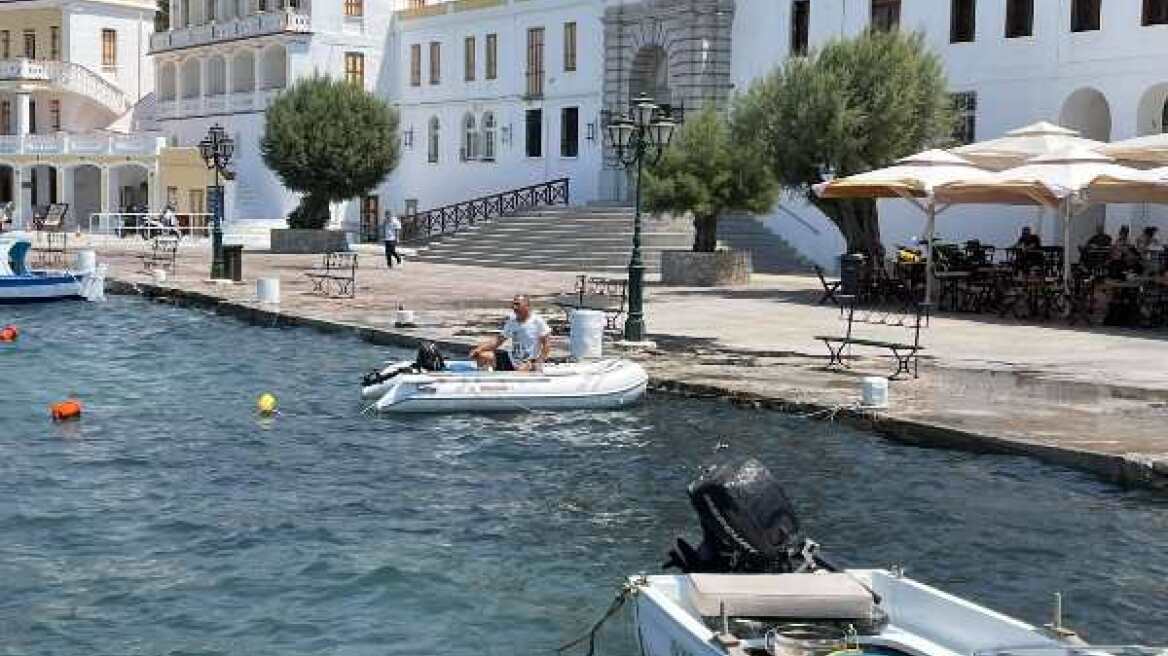 Σύμη: Ο ερασιτέχνης ψαράς που έζησε την αυτοκτονία των καλαμαριών