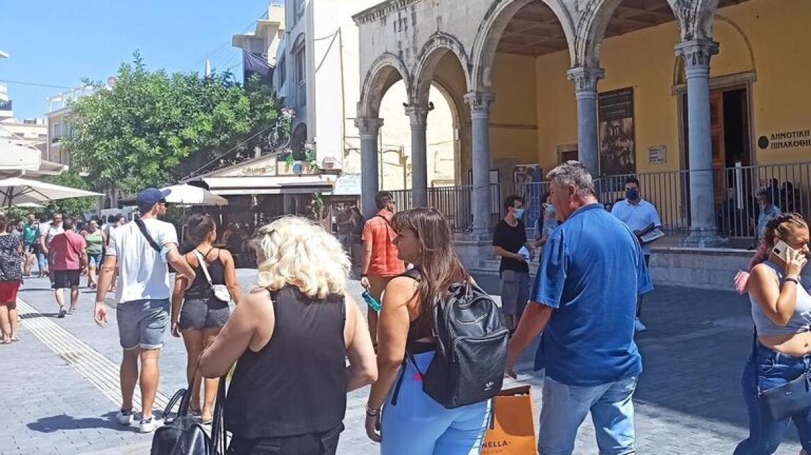 Κρήτη: Η μουσική του Μίκη Θεοδωράκη «πλημμύρισε» το κέντρο του Ηρακλείου - Δείτε βίντεο