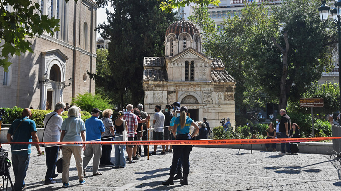 Μίκης Θεοδωράκης: Μέχρι τις 14:00 το λαϊκό προσκύνημα στη Μητρόπολη - Το πρωί της Πέμπτης η σορός στα Χανιά 