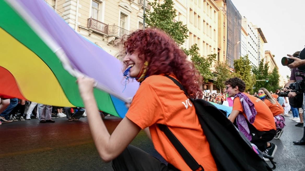 Ευρωκοινοβούλιο: Οι γάμοι και τα σύμφωνα ομοφύλων να αναγνωρίζονται σε όλη την ΕΕ