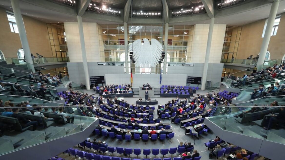 Γερμανικές εκλογές: Η Bundestag αναμένεται να γεμίσει με... ορθίους βουλευτές