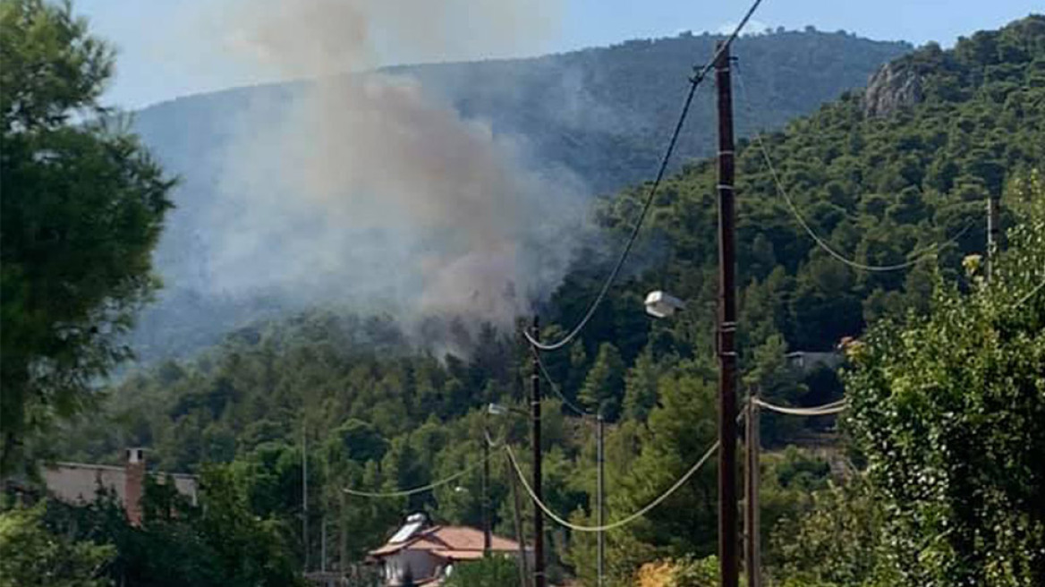 Η άμεση κινητοποίηση «πρόλαβε» τη φωτιά στην Πάρνηθα - Προς οριοθέτηση και η πυρκαγιά στον Κάλαμο