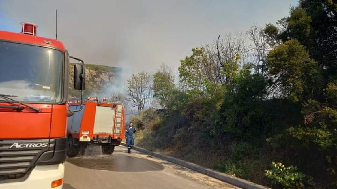 Μεγάλη φωτιά στην Αρκαδία -  Συναγερμός στην Πυροσβεστική, μήνυμα του 112 για το Λεοντάρι