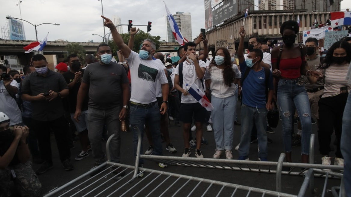 Σχεδόν 19.000 μετανάστες εγκλωβισμένοι κοντά στα σύνορα Κολομβίας - Παναμά