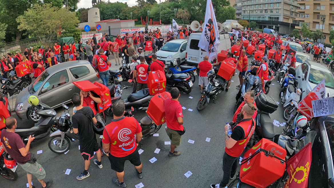 Χατζηδάκης για ντελίβερι: «Μυθοπλασία ότι ο νόμος δεν στηρίζει την πλήρη απασχόληση» - Μοτοπορεία ντελιβεράδων