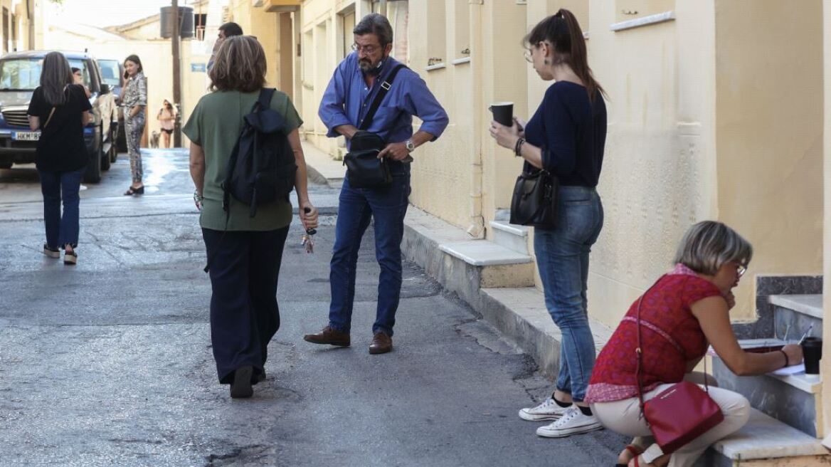 Σεισμός στην Κρήτη: Με τρόμο και κλάματα οι κάτοικοι έβγαιναν από τα σπίτια τους - Συγκλονιστικά βίντεο  