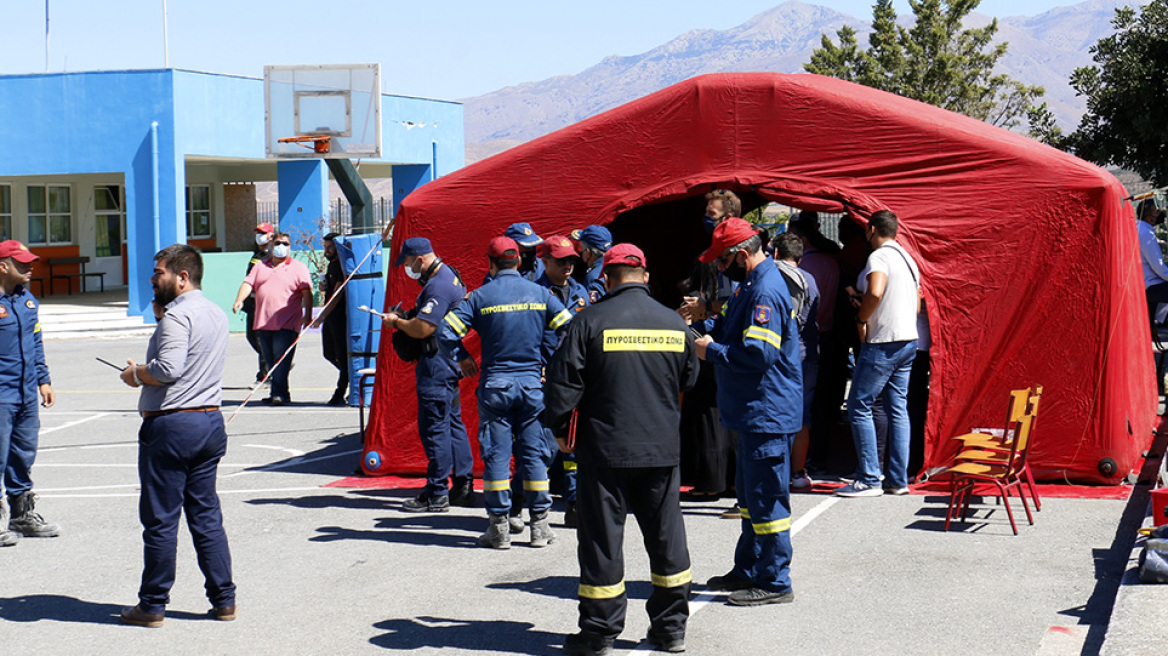 Σεισμός στην Κρήτη: Εικόνες καταστροφής στο Αρκαλοχώρι - Στήνει σκηνές για τους άστεγους ο στρατός