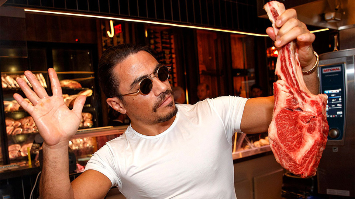 Salt Bae: Οι «χρυσοί» καφέδες των 432 ευρώ στη Μύκονο