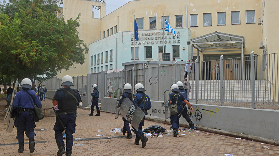 ΕΠΑΛ Ευόσμου: Δεκάδες προσαγωγές στους Αμπελόκηπους – Δείτε βίντεο και φωτογραφίες