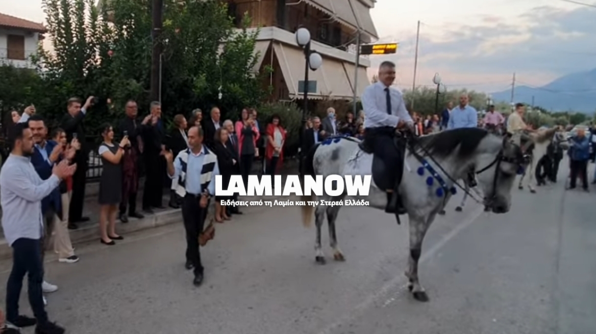 Γαμπρός πήγε στην εκκλησία καβάλα στο άλογο στον Γοργοπόταμο - Δείτε βίντεο και φωτογραφίες