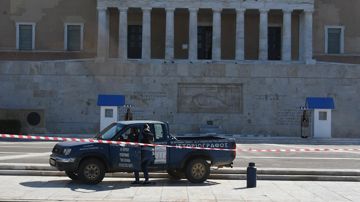 Πρωτοφανές: Φορτηγάκι με φιάλες υγραερίου στο Μνημείο του Άγνωστου Στρατιώτη! - Δείτε φωτογραφίες