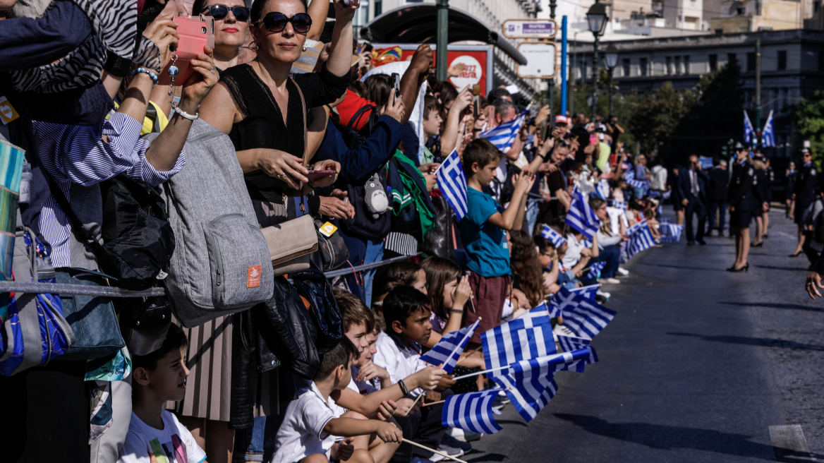 Βασιλακόπουλος: Παρελάσεις να γίνουν αλλά μόνο με εμβολιασμένους – Οι μαθητές πρέπει να φορούν μάσκες