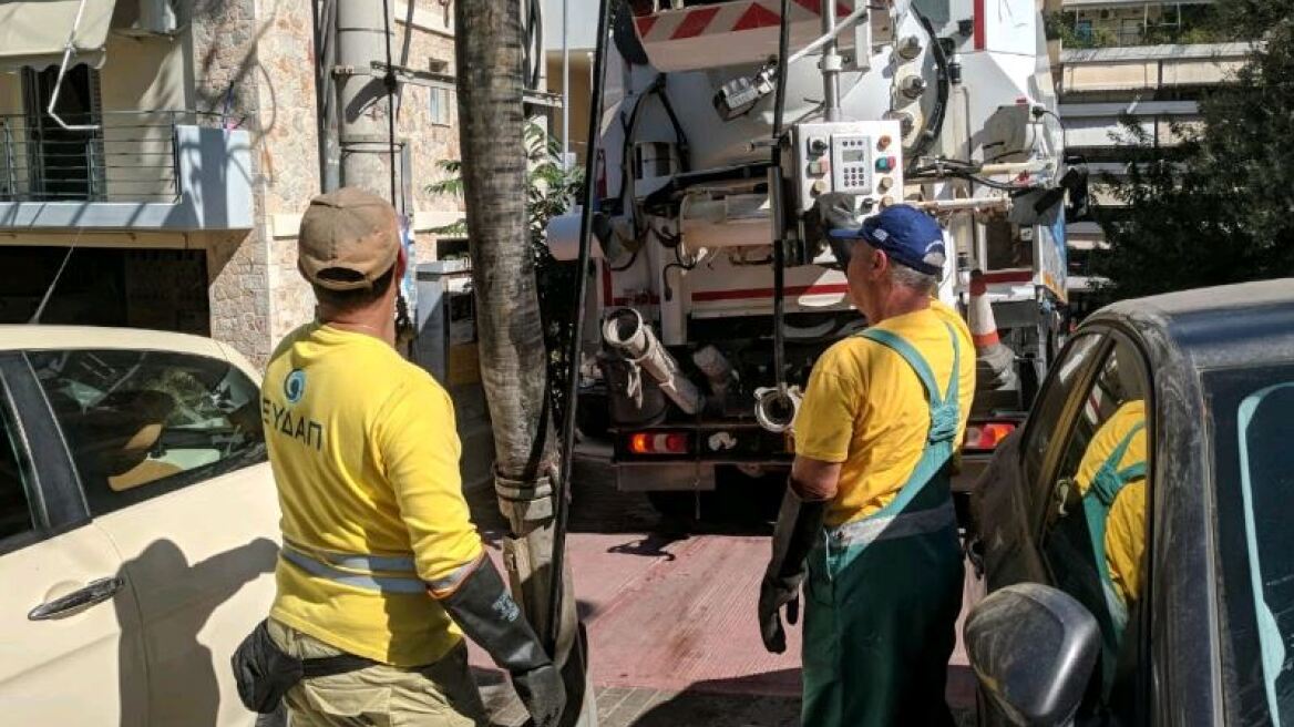 Λύματα σε δημοτικό σχολείο στο Ζωγράφου: Επιχείρηση της ΕΥΔΑΠ για την απόφραξη αγωγού 