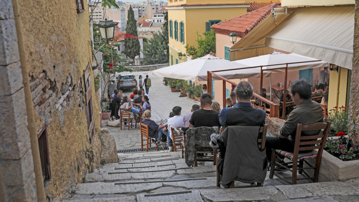 Πλήρης ελευθερία από σήμερα στους εμβολιασμένους - «Η πανδημία δεν έχει τελειώσει», προειδοποιούν οι ειδικοί