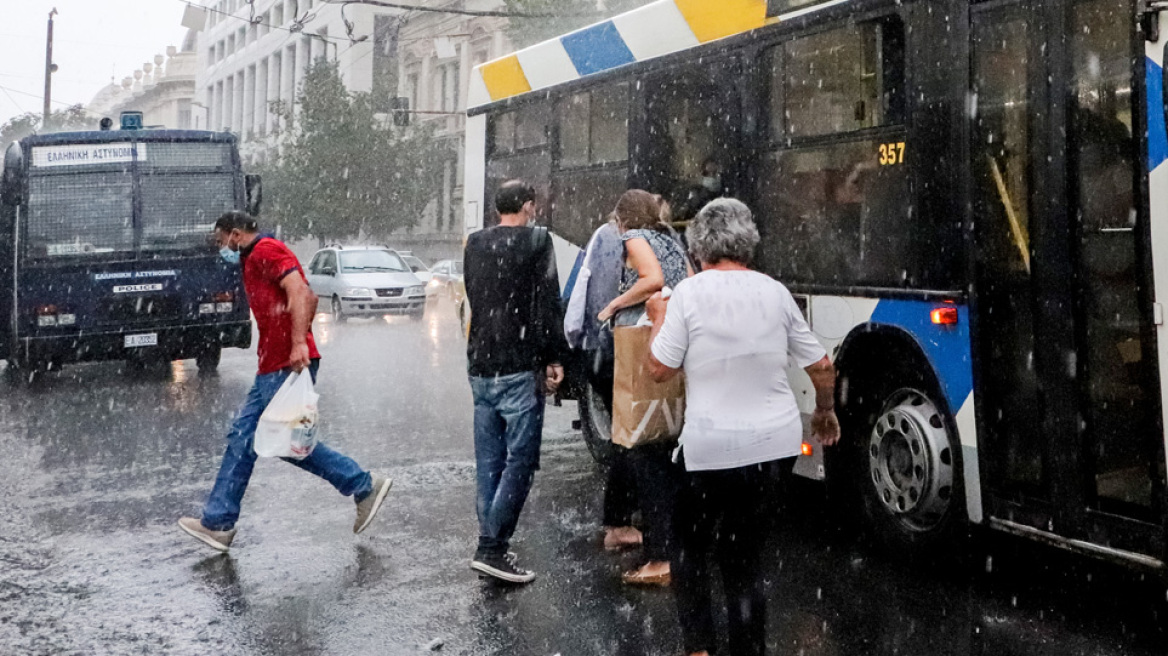 Κακοκαιρία «Αθηνά»: Επιδείνωση με βροχές, καταιγίδες και χαλάζι τις επόμενες ώρες