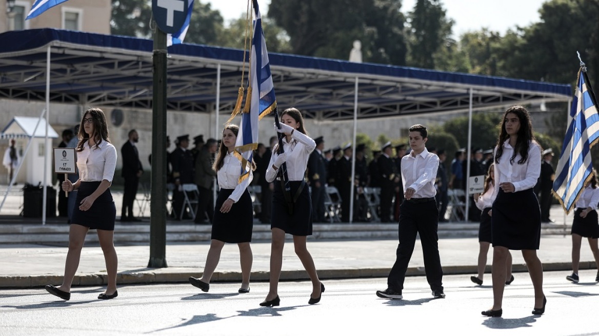 Βασιλακόπουλος: Παρελάσεις μόνο με εμβολιασμένους ενηλίκους και υποχρεωτική μάσκα για μαθητές