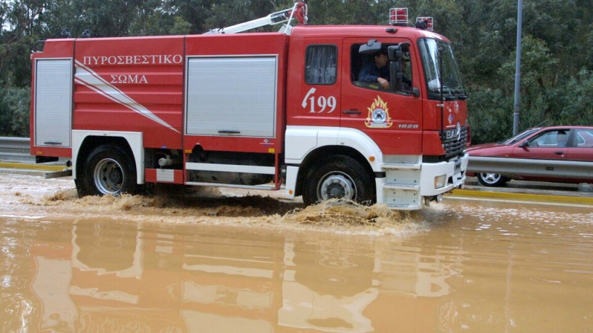 Ξεπέρασαν τις 1.100 οι κλήσεις που έλαβε η Πυροσβεστική λόγω της κακοκαιρίας 