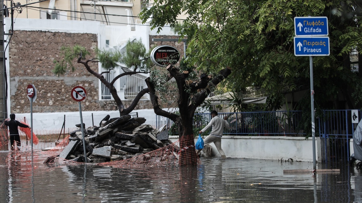 Κακοκαιρία Μπάλλος: Πάνω από 100 χιλιοστά βροχής σε Πατήσια, Περιστέρι και Αμπελόκηπους σε επτά ώρες