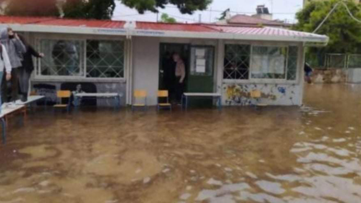 Κακοκαιρία «Μπάλλος»: Πού κλείνουν τα σχολεία σήμερα και αύριο στην Αττική