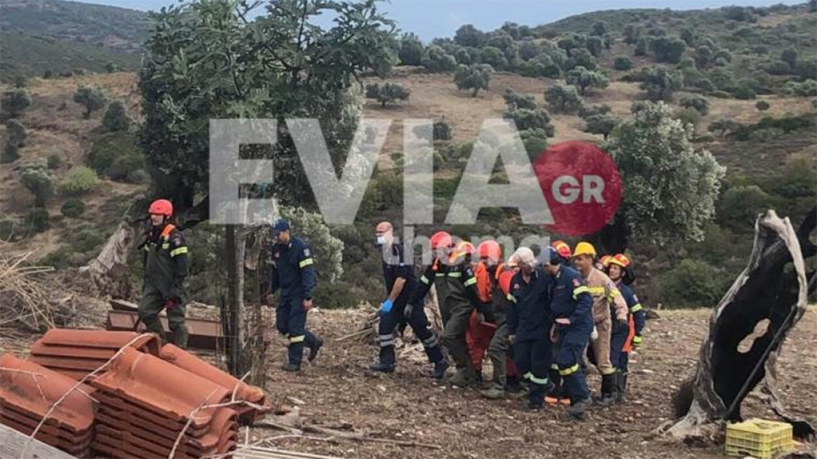 Κακοκαιρία Μπάλλος: Η στιγμή που οι άνδρες της ΕΜΑΚ ανασύρουν τη σορό του 69χρονου στην Εύβοια 