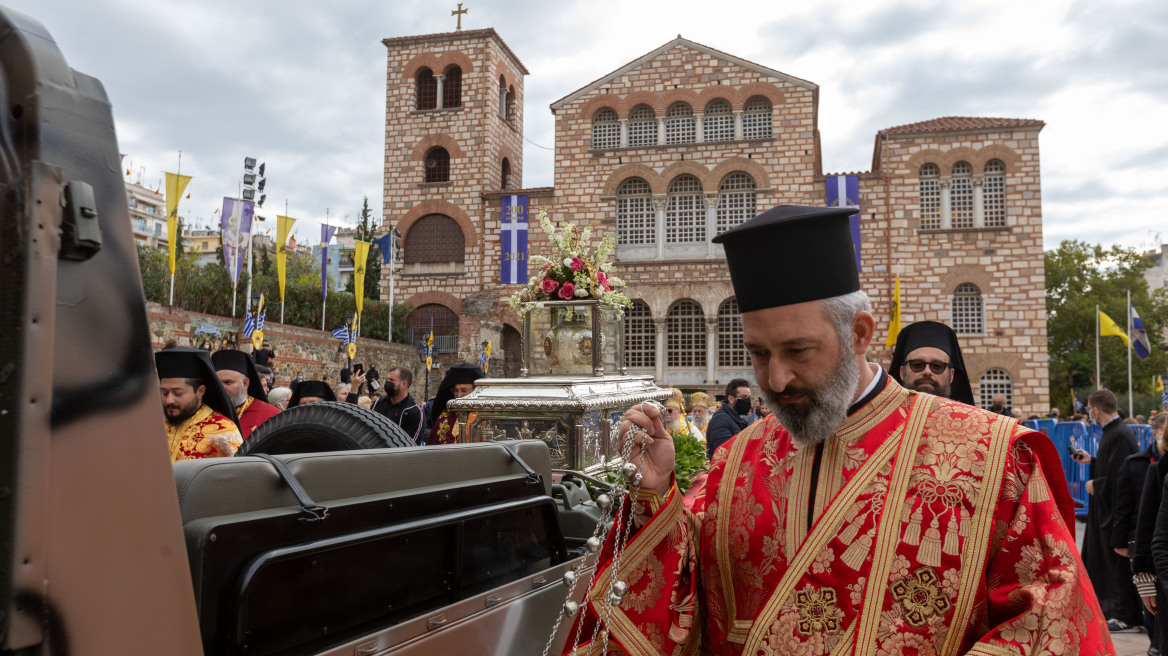 Γιορτάζει σήμερα η Θεσσαλονίκη - Πλήθος κόσμου στη δοξολογία του Αγίου Δημητρίου