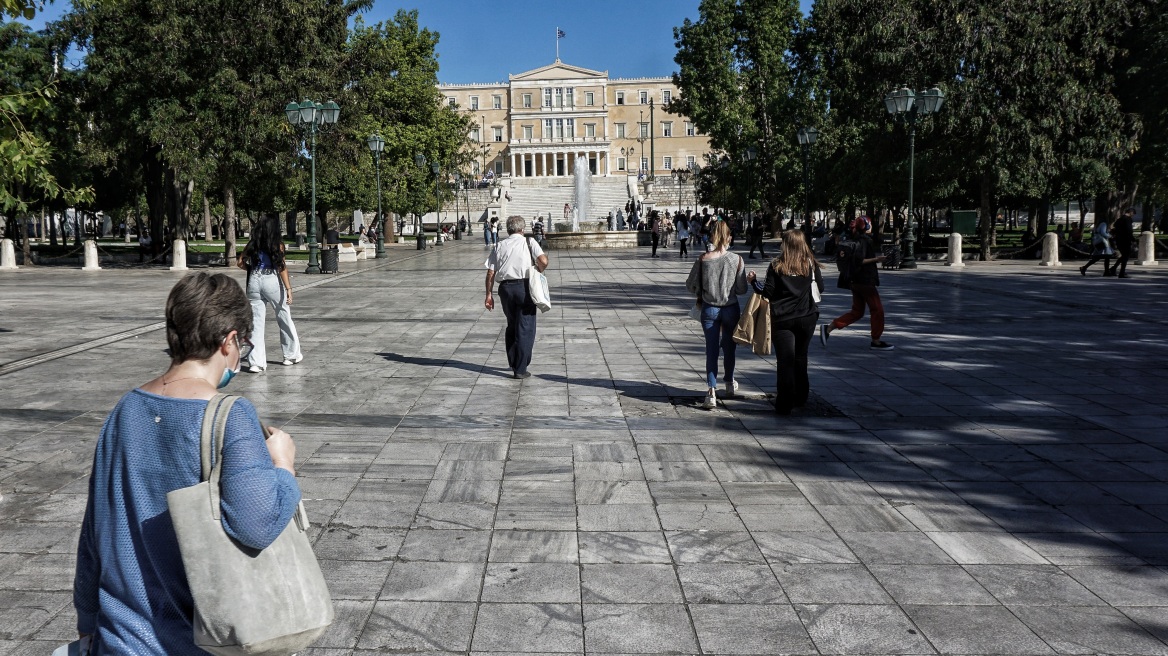 Ανησυχία για τους 63 θανάτους, ανοδική η πορεία του κορωνοϊού και στην Αττική - Σε «κόκκινο κλοιό» 21 περιοχές