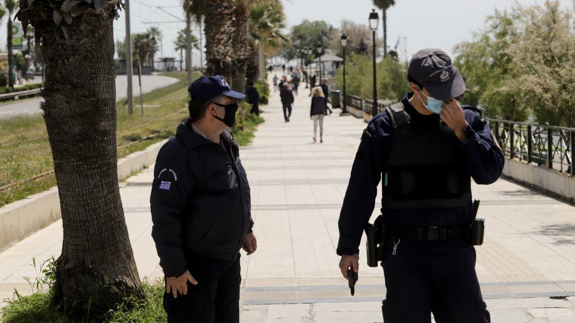 Ποδηλάτες αστυνομικοί έπιασαν κλέφτες κοσμημάτων